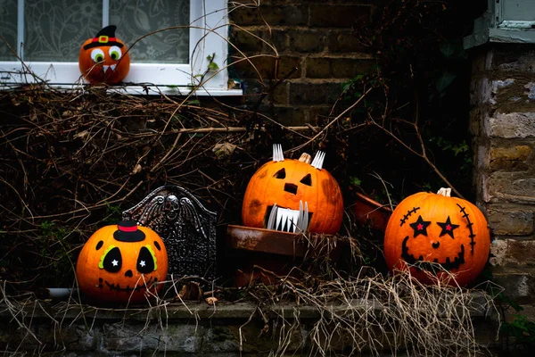 Halloween Dýně Před Domem Selektivní Zaměření — Stock fotografie