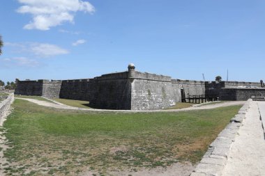 Castillo de San Marcos, Amerika Birleşik Devletleri 'nin St. Augustine, Florida eyaletinin Matanzas Körfezi' nin batı kıyısındaki en eski taş kale..