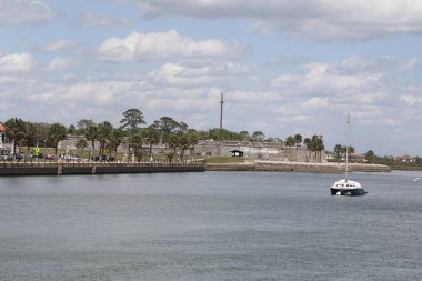 Castillo de San Marcos, Amerika Birleşik Devletleri 'nin St. Augustine, Florida eyaletinin Matanzas Körfezi' nin batı kıyısındaki en eski taş kale..