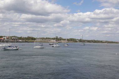 Castillo de San Marcos, Amerika Birleşik Devletleri 'nin St. Augustine, Florida eyaletinin Matanzas Körfezi' nin batı kıyısındaki en eski taş kale..
