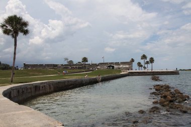 Castillo de San Marcos, Amerika Birleşik Devletleri 'nin St. Augustine, Florida eyaletinin Matanzas Körfezi' nin batı kıyısındaki en eski taş kale..