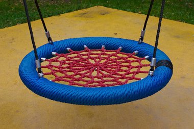 Kırmızı ve mavi hasır sepet çocuk salıncağı