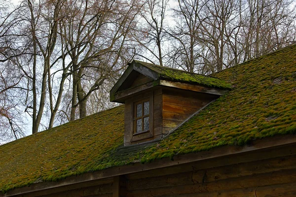 Крыша Деревянного Дома Обгорела — стоковое фото
