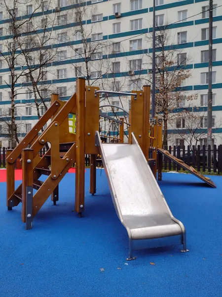 Elementi Del Parco Giochi Bambini Dopo Importante Ristrutturazione — Foto Stock