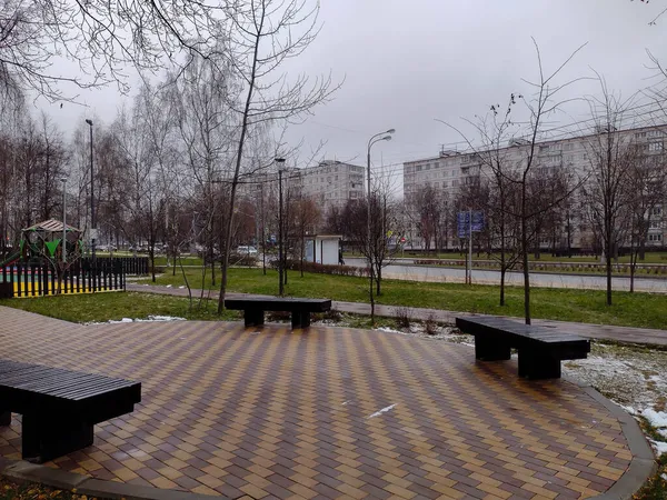 Обновленная Игровая Площадка Детских Игр Прогулок — стоковое фото