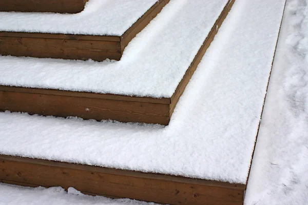 Nieve Fresca Los Escalones Del Porche Madera —  Fotos de Stock