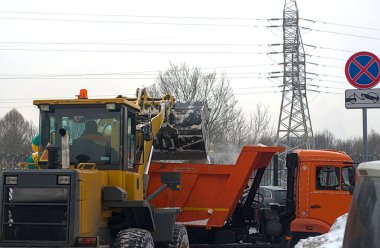 Kar temizleme ekipmanları iş başında
