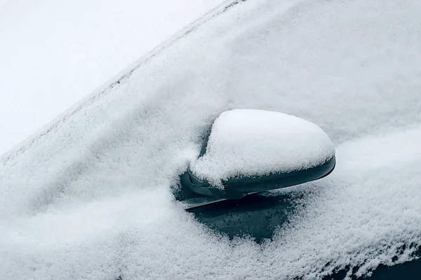 Bil Täckt Med Snö — Stockfoto