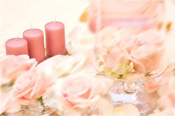 Candles and roses — Stock Photo, Image