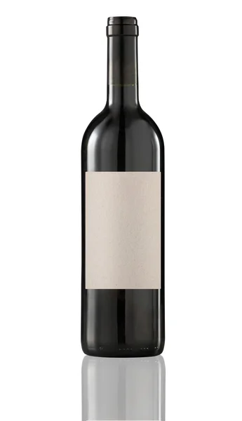 Boş etiket ile izole kırmızı şarap şişesi. kırpma yolunu ekle — Stok fotoğraf