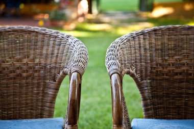 dos sillas de jardín