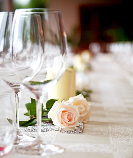 Tischdecken in einem Restaurant. — Stockfoto