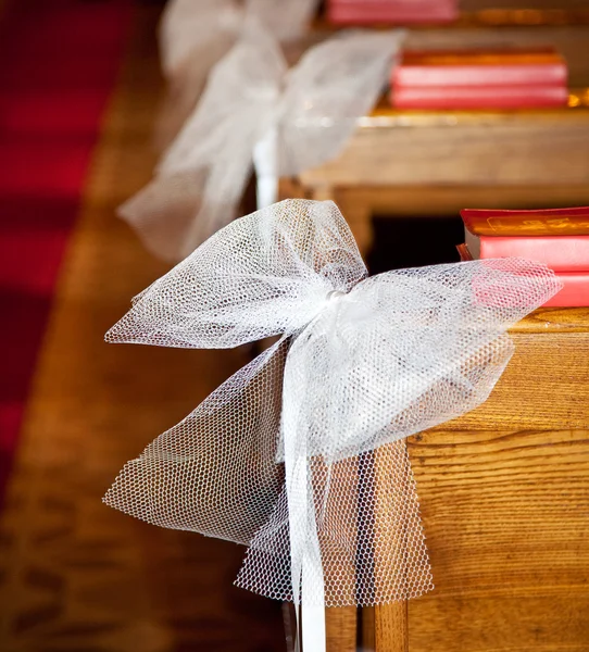 White bows in Catholic Church. — Stock Photo, Image