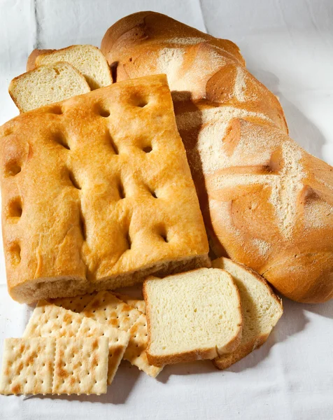 Zbliżenie Genueńczyk focaccia, chleb i krakersy. — Zdjęcie stockowe