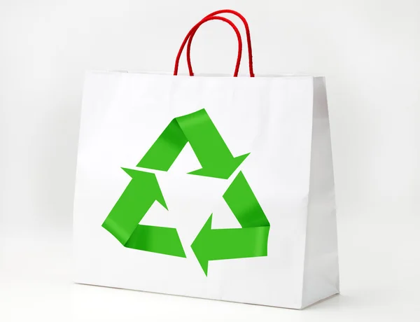 Bolsa de compras blanca con símbolo de reciclaje — Foto de Stock