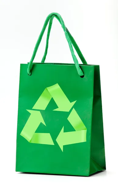 Saco de compras verde com símbolo de reciclagem — Fotografia de Stock