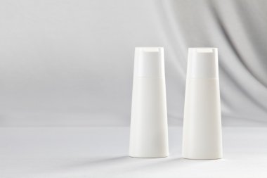 Beyaz plastik şişe