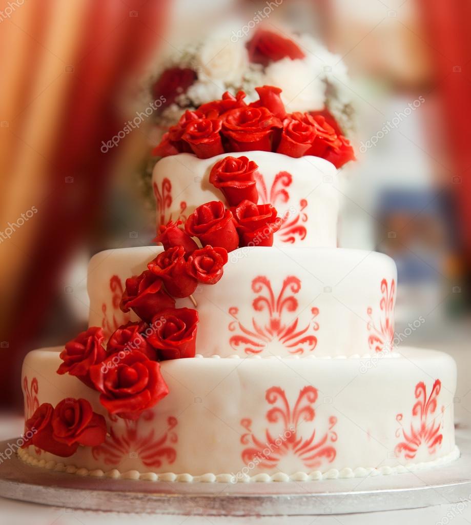 bolo de casamento com rosas — Fotografias de Stock © dp3010 #28540295