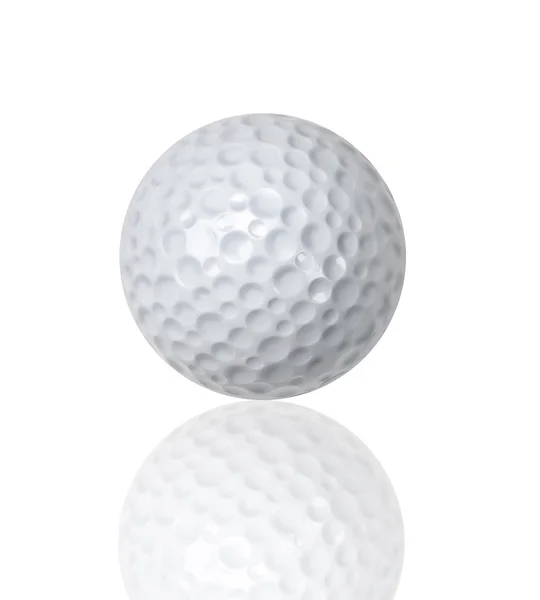 Golfový míček na bílém pozadí — Stock fotografie