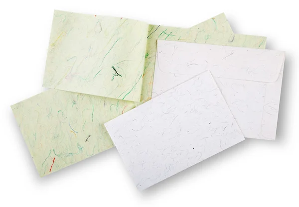 Bílé a zelené karty a obálky. — Stock fotografie
