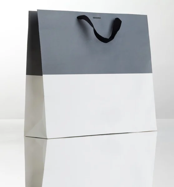Szürke és fehér bevásárló táska. — Stock Fotó
