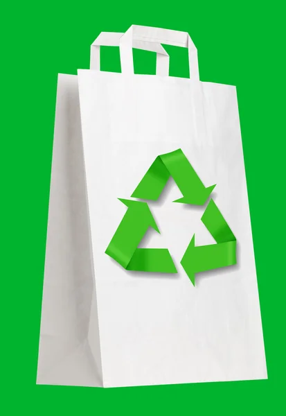 Weiße Einkaufstasche mit Recycling-Symbol — Stockfoto