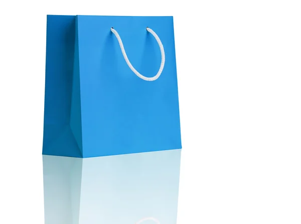 Niebieska torba na zakupy z odbiciem. — Zdjęcie stockowe