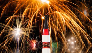 havai fişek ve şarap şişesi
