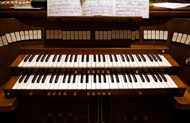 bir kilise organ detay