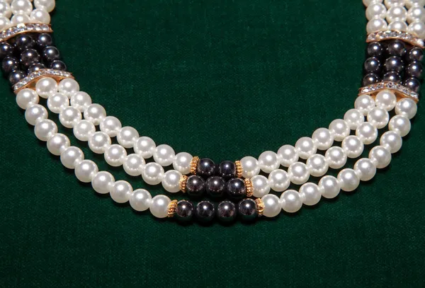 Pearl necklace — Stock Photo, Image