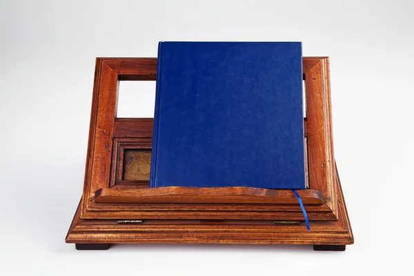 Blue book on reading desk — Stock Photo, Image