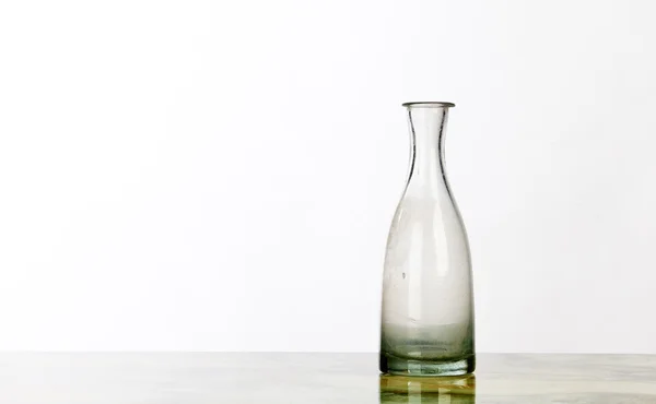 Bottiglia di vetro antico su bianco — Foto Stock