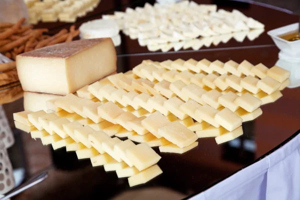 Peynir ile açık büfe — Stok fotoğraf
