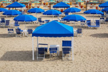 Forte dei Marmi plajı, Lucca, Toskana, İtalya, Eylül 'de, kötü hava ile, 