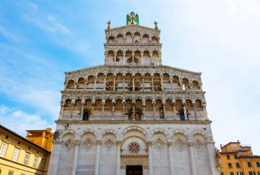 Lucca, Toskana, İtalya 'da Foro' daki San Michele Kilisesi cephesi