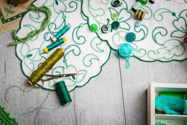 Conjunto Suprimentos Costura Bordados Uma Mesa Linha Costura Botões Crochê — Fotografia de Stock