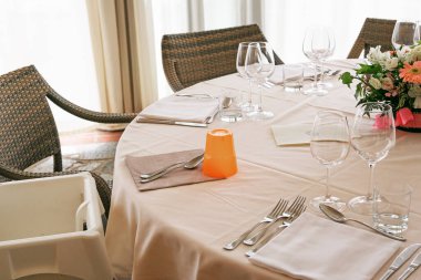 One child seat in a table of a restaurant