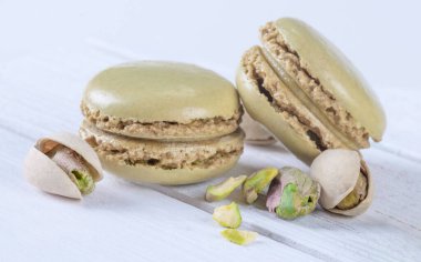 Beyaz Tahta Masa üzerinde Pistachio 'lu makarnalar