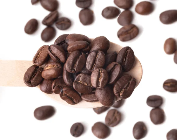 Verse Gebrande Koffiebonen Houten Lepel Geïsoleerd Witte Achtergrond Bovenaanzicht — Stockfoto