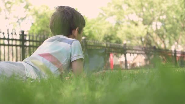 Close Child Tablet Sitting Grass Outdoors — Stockvideo