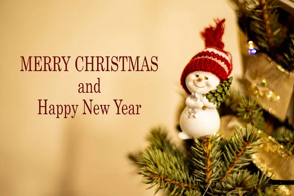 Hóember Karácsonyfával Ünnepi Dekorációval Felirattal Boldog Karácsonyt Boldog Évet Képeslap — Stock Fotó