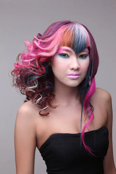 boyalı saçlı güzel kız portre profesyonel saç boyama