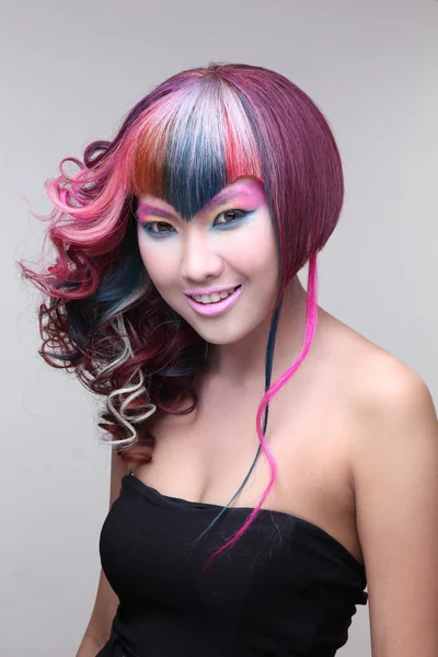 boyalı saçlı güzel kız portre profesyonel saç boyama