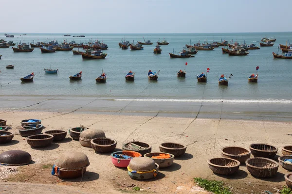 Traditionella vietnamesiska båt i korgen formade, mui ne, vietnam — Stockfoto