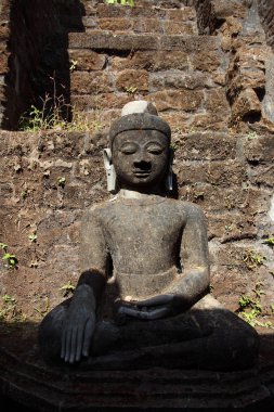 Antik buddha ve stupa