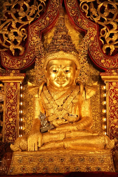 Gouden mahamuni Boeddhabeeld — Stockfoto