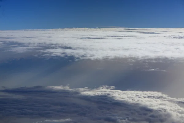 Niby na chmury na tle na firmamencie od airplane — Zdjęcie stockowe