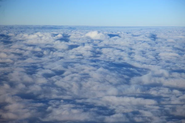 종류는 비행기에서 하늘 배경에 구름에 — 스톡 사진