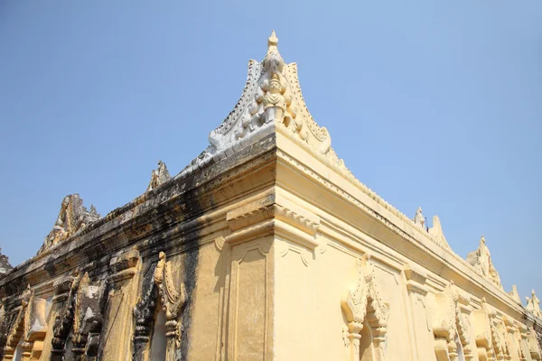 Mosteiro de Bon Zan em Inwa (antiga cidade de Ava) perto de Mandalay, Mianmar — Fotografia de Stock