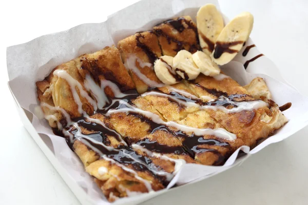 Bangkok, Tayland sokakta yemek muz ile kızarmış roti tatlı tarzı